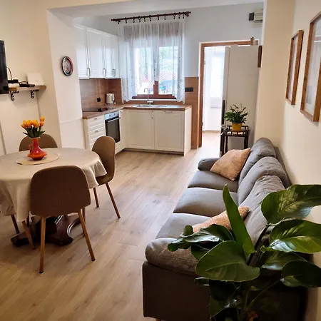 Appartamento Malenko - Charming 2-bedroom House Near Old Town *