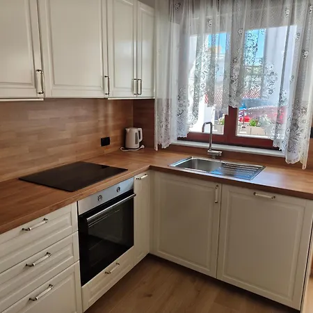 Malenko - Charming 2-bedroom House Near Old Town *