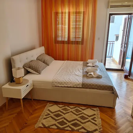 Malenko - Charming 2-bedroom House Near Old Town Appartamento