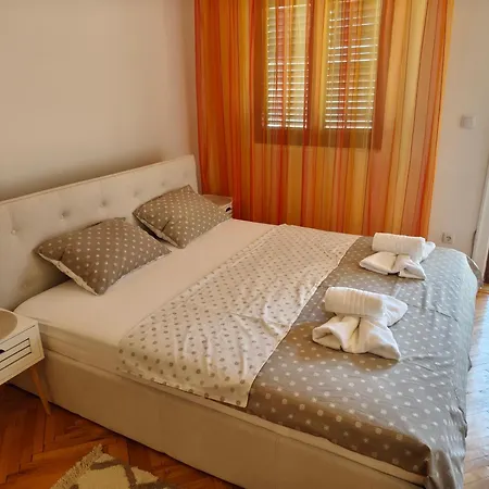 Malenko - Charming 2-bedroom House Near Old Town