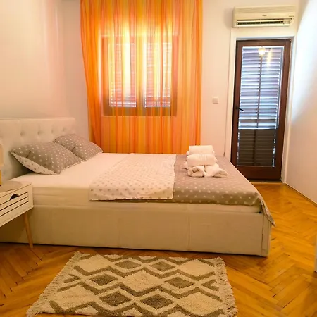 Malenko - Charming 2-bedroom House Near Old Town Appartamento Šibenik