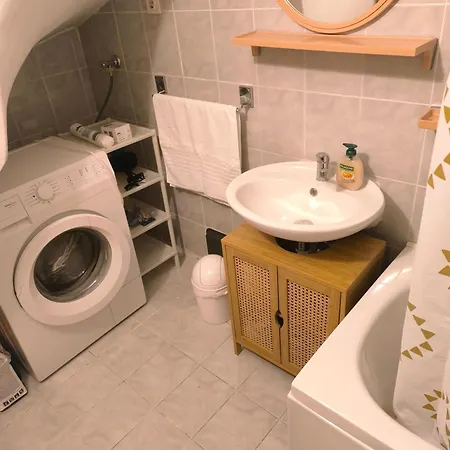 Malenko - Charming 2-bedroom House Near Old Town Appartamento *
