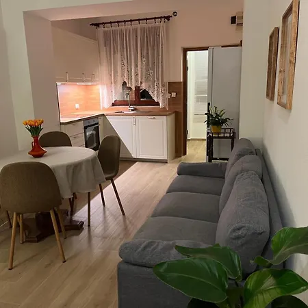Malenko - Charming 2-bedroom House Near Old Town * Šibenik