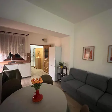 Malenko - Charming 2-bedroom House Near Old Town Appartamento *